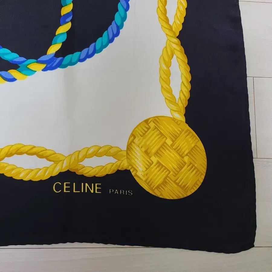 セリーヌ　100%シルク大判スカーフ　ショール Celine(セリーヌ) 100 % シルク ショール マフラー スカーフ