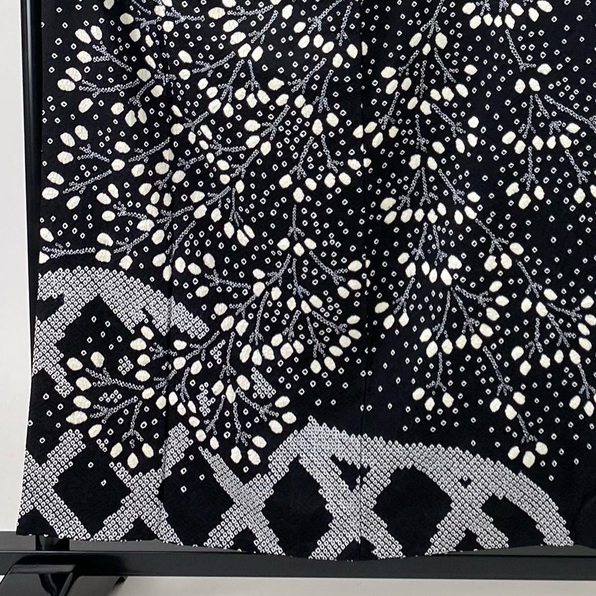 訪問着 身丈158cm 裄丈67cm M 袷 枝花 絞り 黒 正絹 秀品 【中古