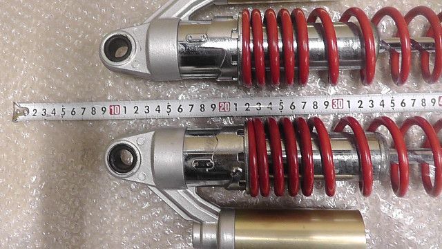 CB400SF VTEC REVO の リアサスペンション SHOWA 1760491593