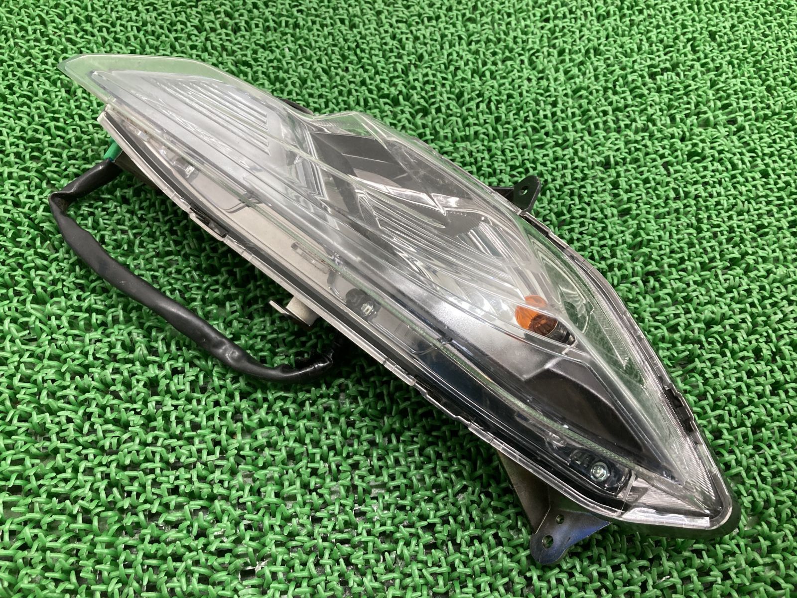 ヤマハAXISZフロントウインカー右　中古品 アクシスZ フロントウインカー 右 0322 ヤマハ 純正 中古 バイク 部品