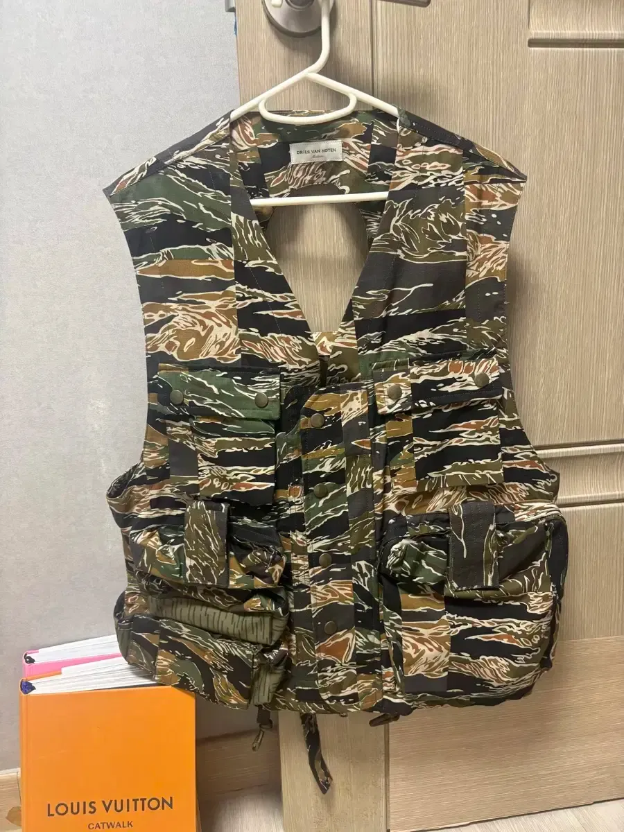 DRIES VAN NOTEN カモフラージュ ベスト DRIES VAN NOTEN カモフラージュ ベスト 2025年最新】DRIES VAN NOTEN