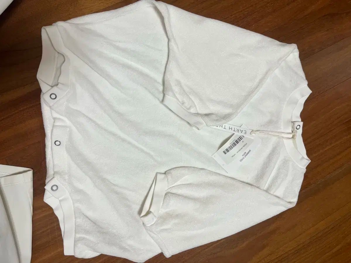 アース スウェット スーツ 2 サイズ クリーム