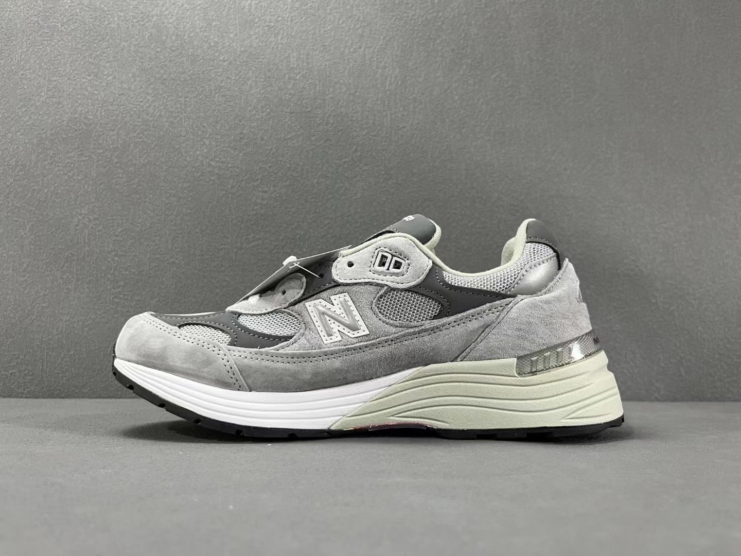 ニューバランス M992GR