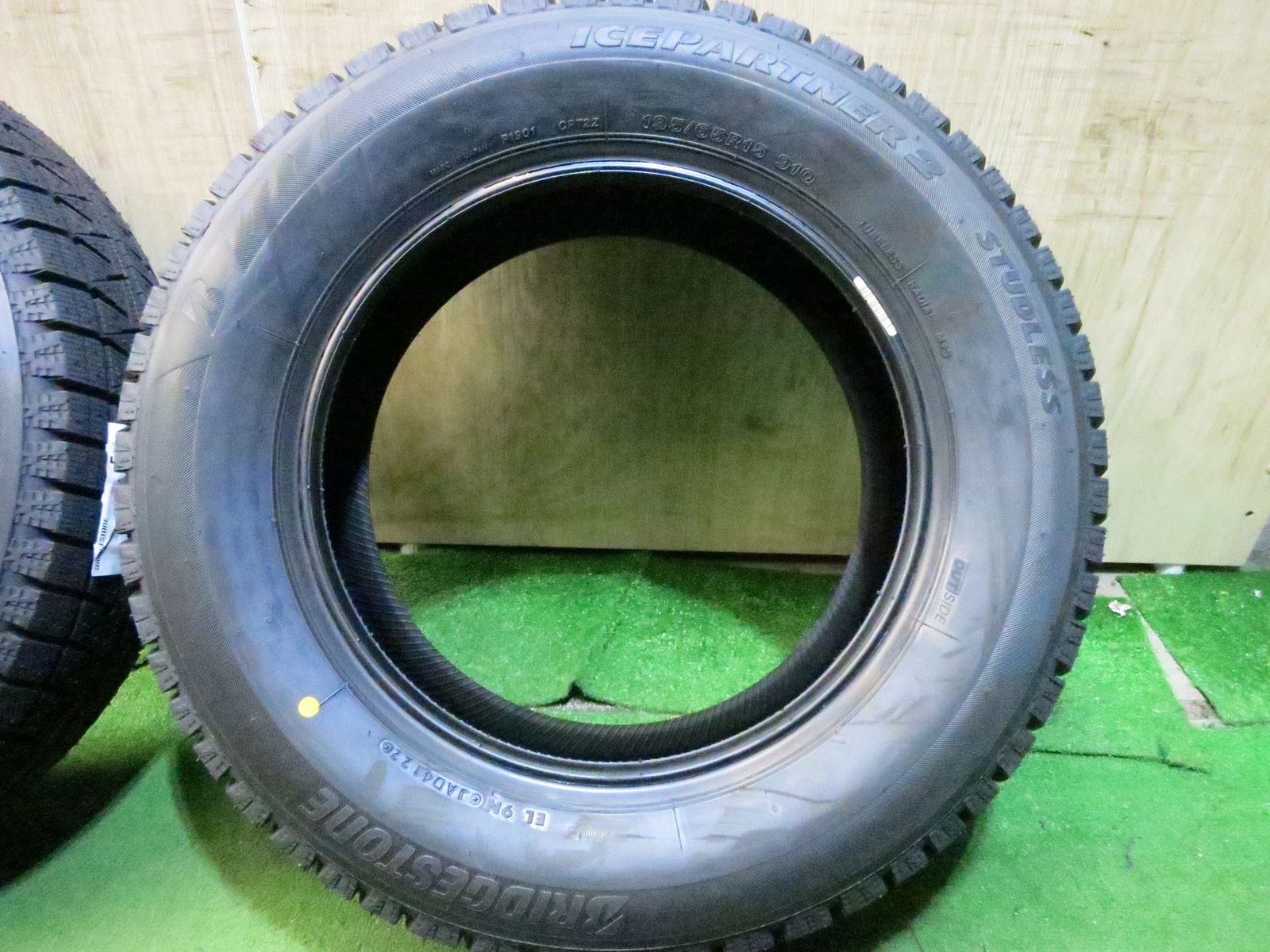 送料無料]未使用！22年☆スタッドレス 195/65R15 ブリヂストン アイス