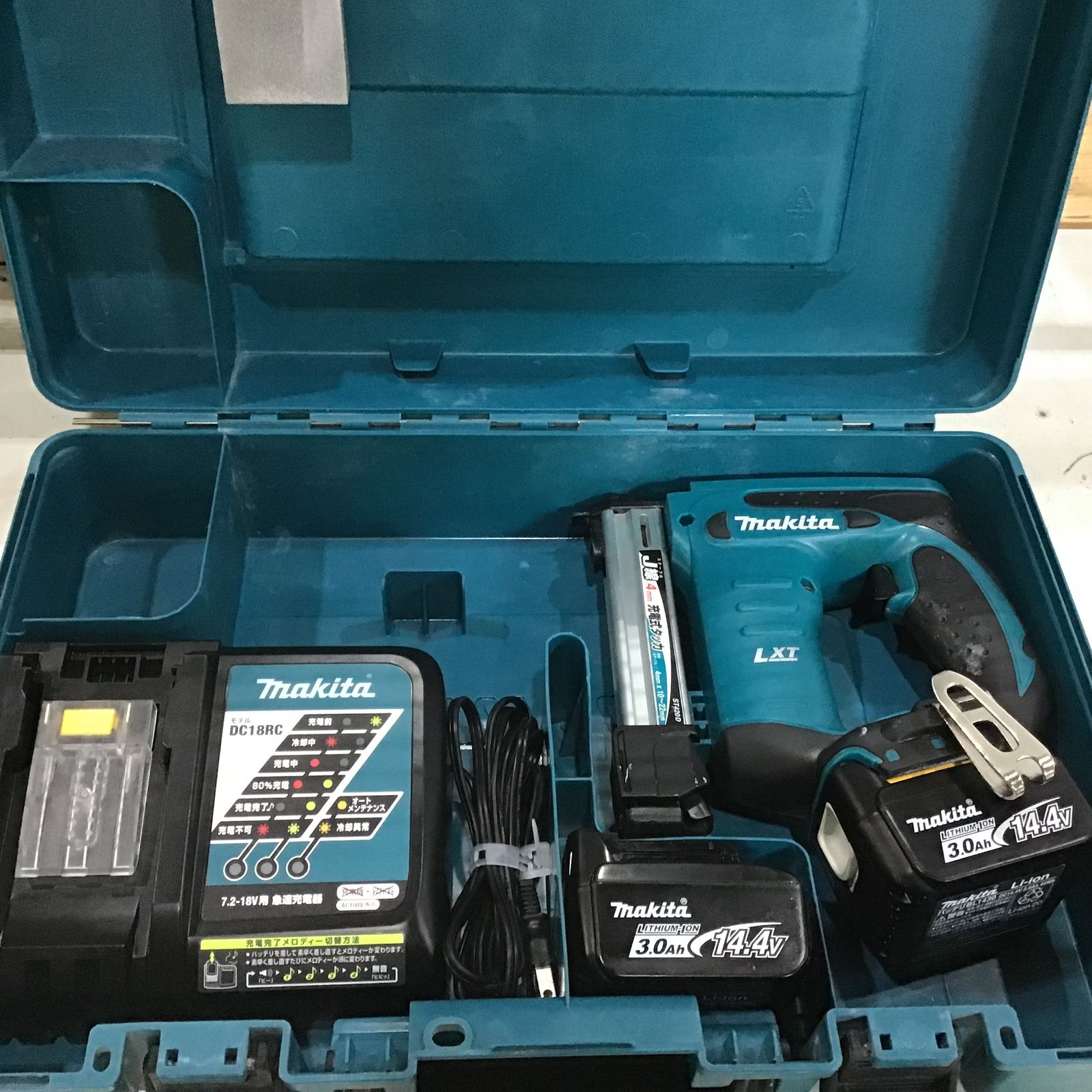 ☆マキタ(makita) 14.4V 4mm J線 コードレスタッカ ST420DRF【川口店