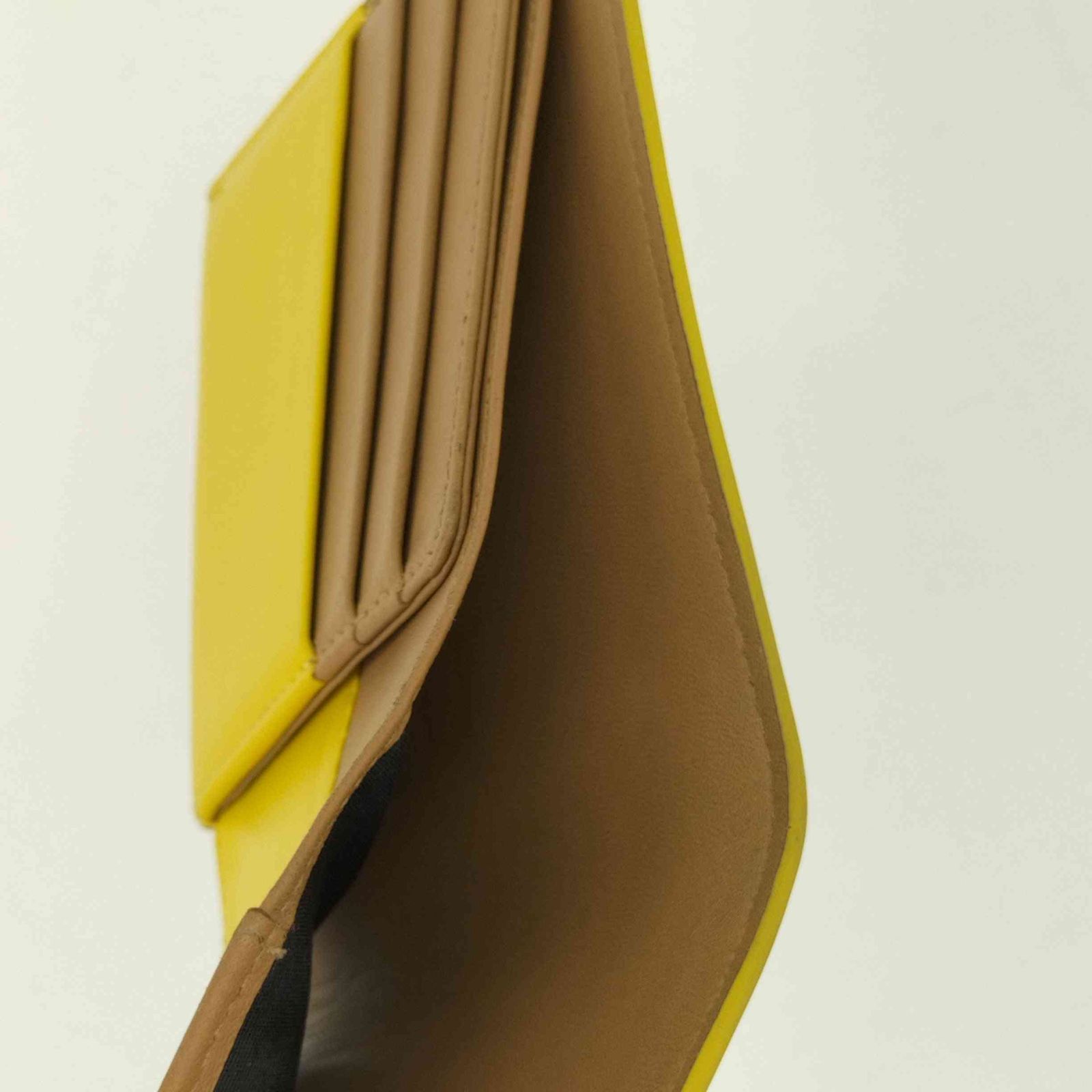 美品✨ドリスヴァンノッテン 本革 レザー 二つ折り財布 楽天市場】DRIES VAN NOTEN ドリスヴァンノッテン 二つ折り財布