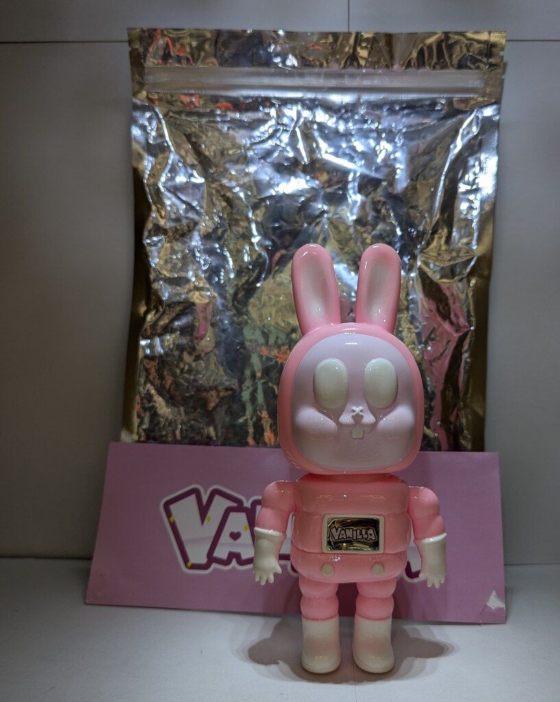 リバティトーキョーNEON GID LIMITED ver バニラ LIBERTY