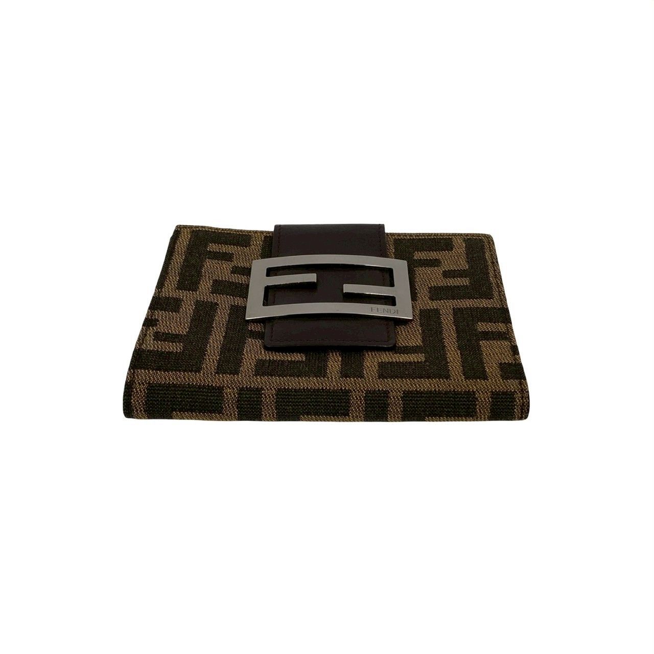 ✨FENDI✨フェンディ✨ズッカ柄✨FFロゴ✨ブラウン✨二つ折り財布✨ ほぼ未使用 FENDI フェンディ ズッカ 柄 FF ロゴ 金具 レザー 本