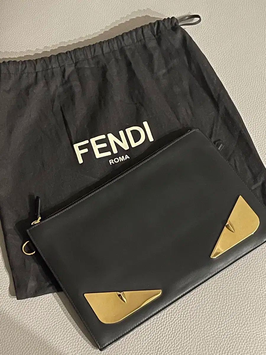 【雷市場（ポンジャン）商品韓国直送】 FENDI(フェンディ) バックス キッド フラット ポーチ