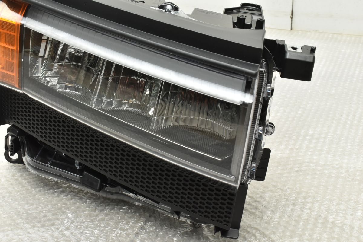 新車外し 美品】トヨタ ランドクルーザー250 VX 純正 LED ヘッドライト 