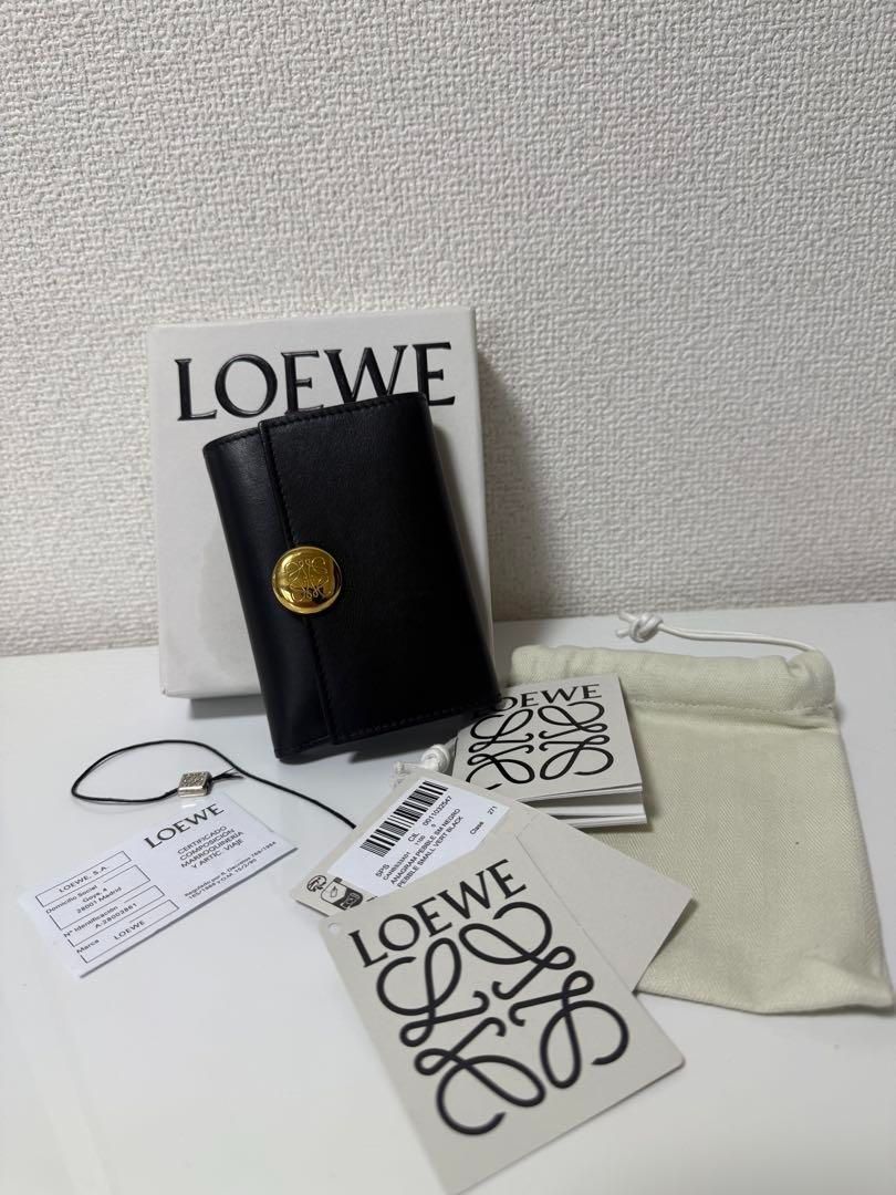 【極美品】新作LOEWEロエベ ペブル　バーティカルウォレット　三つ折り財布 黒 LOEWE ロエベ 財布 ペブルバーティカルウォレット 黒 三つ折り