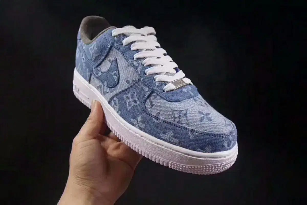 Supreme(シュプリーム) x Louis Vuitton(ルイヴィトン) コラボ