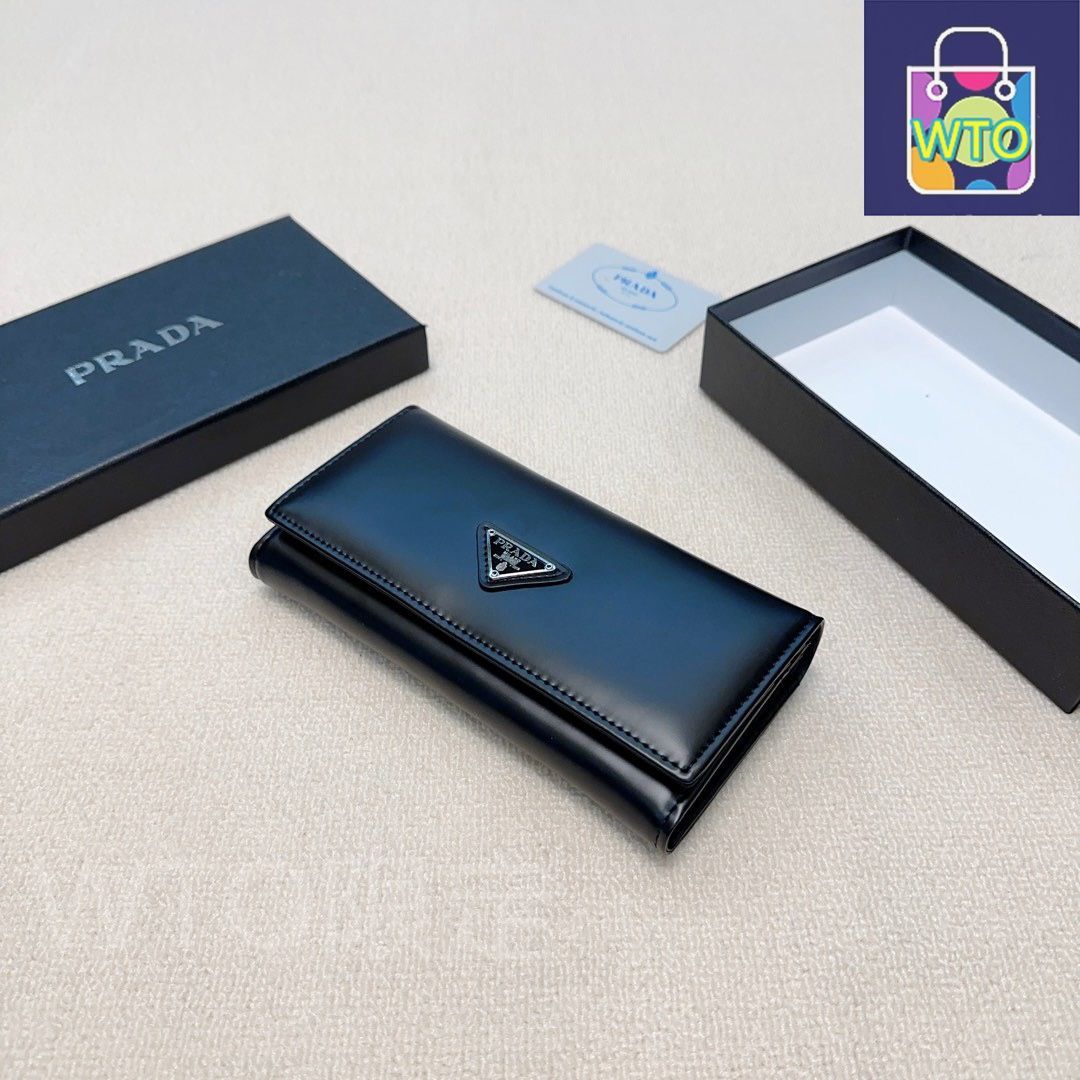 PRADA ブラック クラシックで耐久性のある 二つ折り財布 PRADA ブラック 二つ折り財布