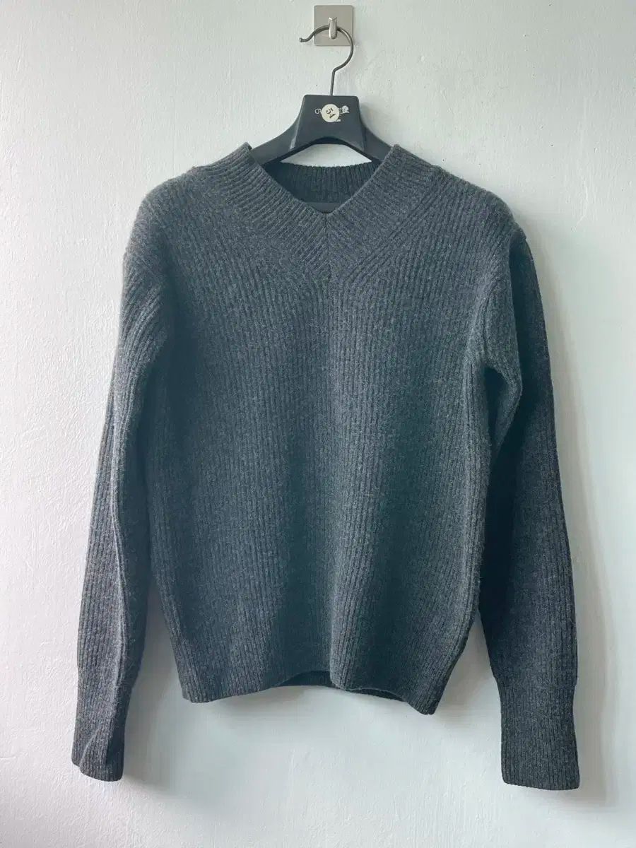 ラベル アーカイブ メリノ ファインウール Vネック ニット チャコール 1 内容