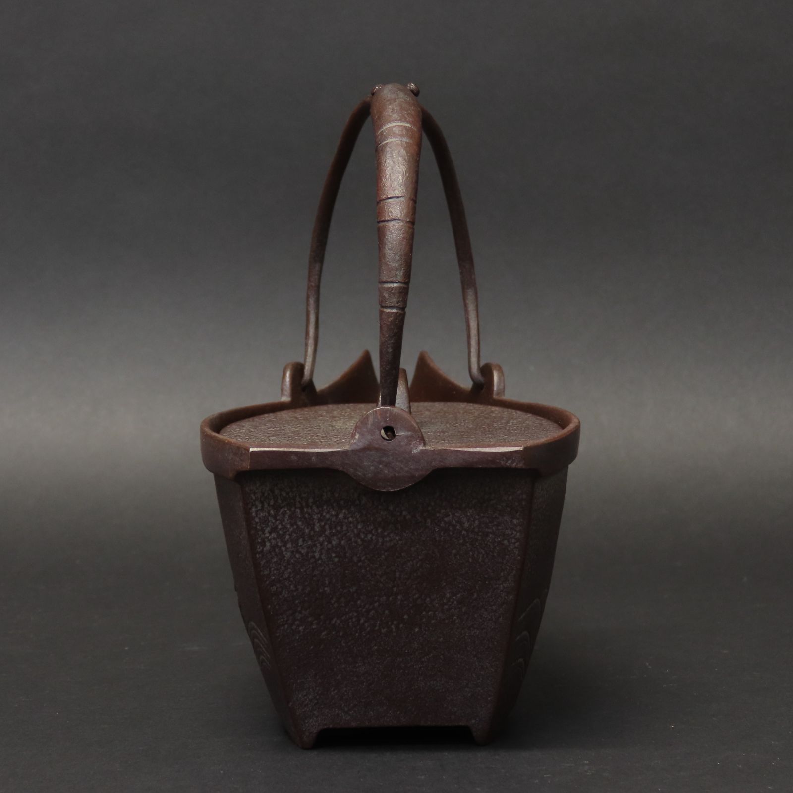 01s80 人間国宝 高橋敬典 真作保証 舟形鉄銚子 波地紋 海老提手 朱塗銀