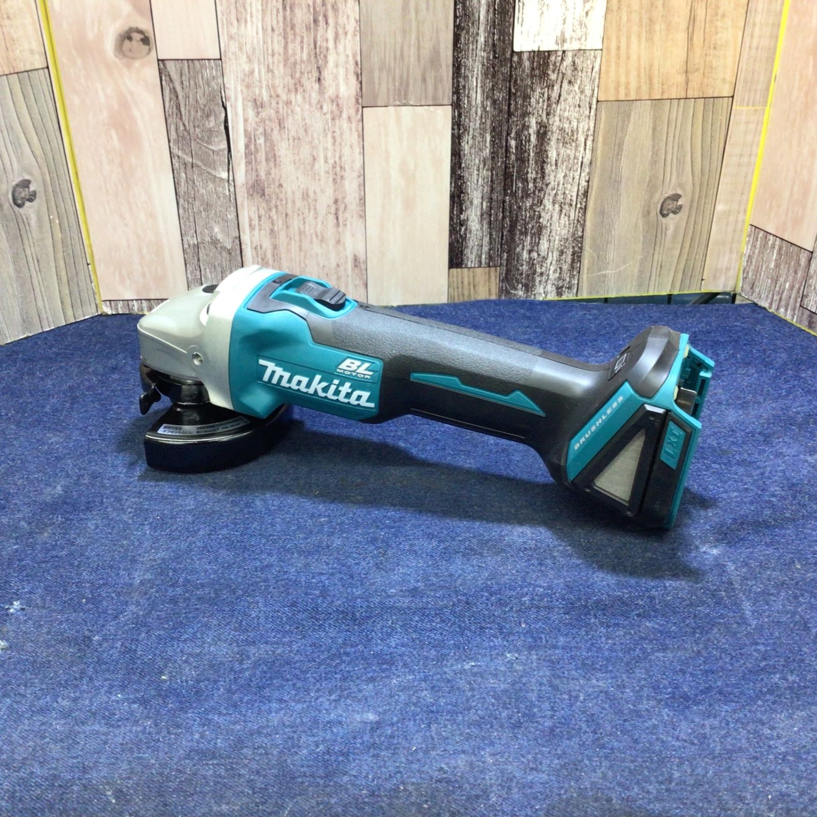 ☆マキタ(makita) 100mmコードレスディスクグラインダ GA404DRGXN【八潮店】 - メルカリ