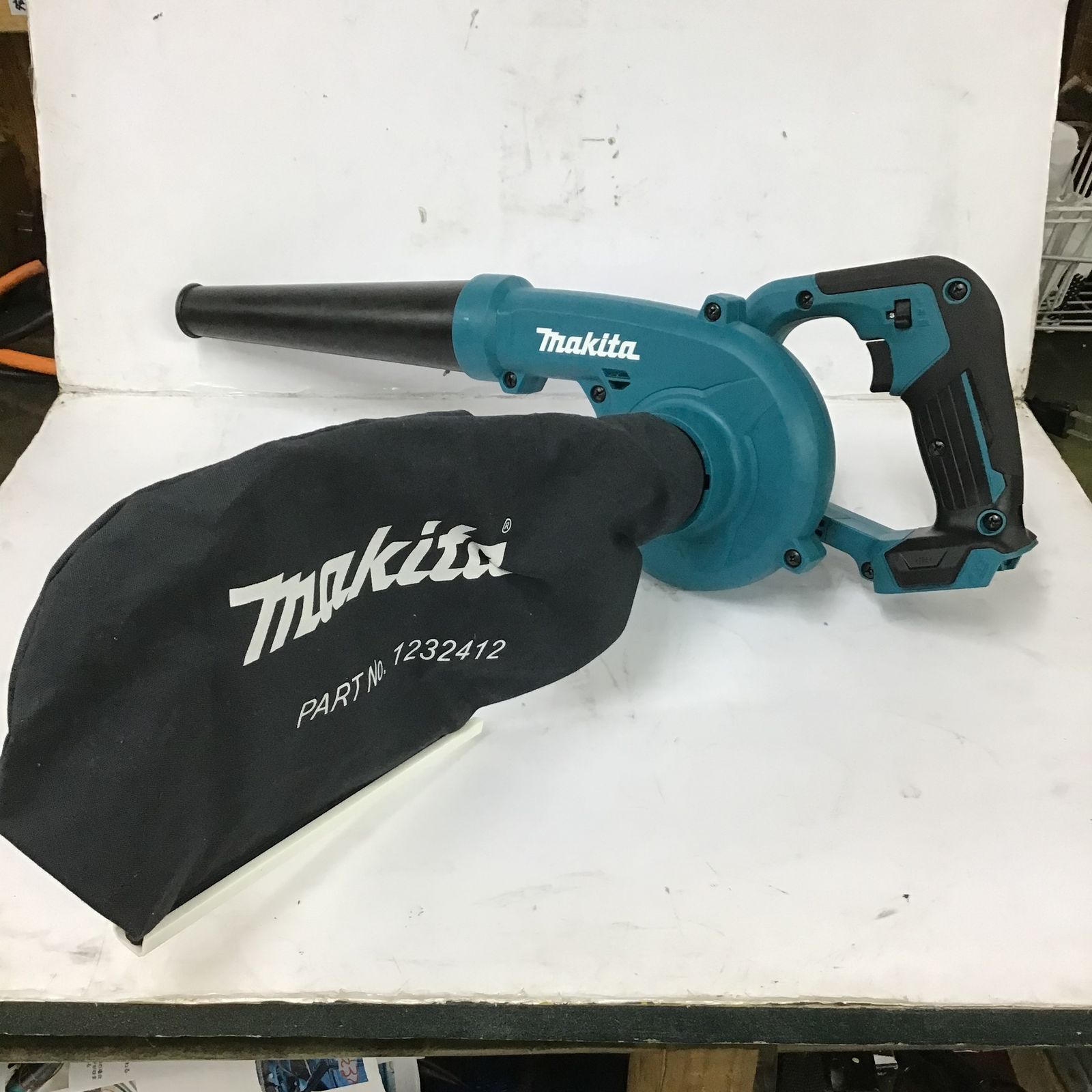 〇マキタ(makita) 充電式ブロワ UB100DZ 10.8vシリーズ 本体のみ(バッテリー・充電器別売)【町田店】