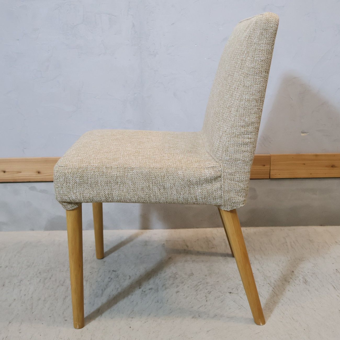 MOMO natural(モモナチュラル)のSTICK COVER CHAIR です。コンパクトなデザインの北欧スタイルダイニングチェア。カバーリングタイプでメンテナンス性も◎サイドチェアとしても♪ MOMO natural モモナチュラル STICK COVER CHAIR ダイニングチェア
