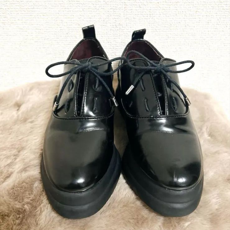 ZARA 黒 ストラップ付き厚底ローファー ZARA - ZARA ラックソール ローファー タッセルディテール 厚底