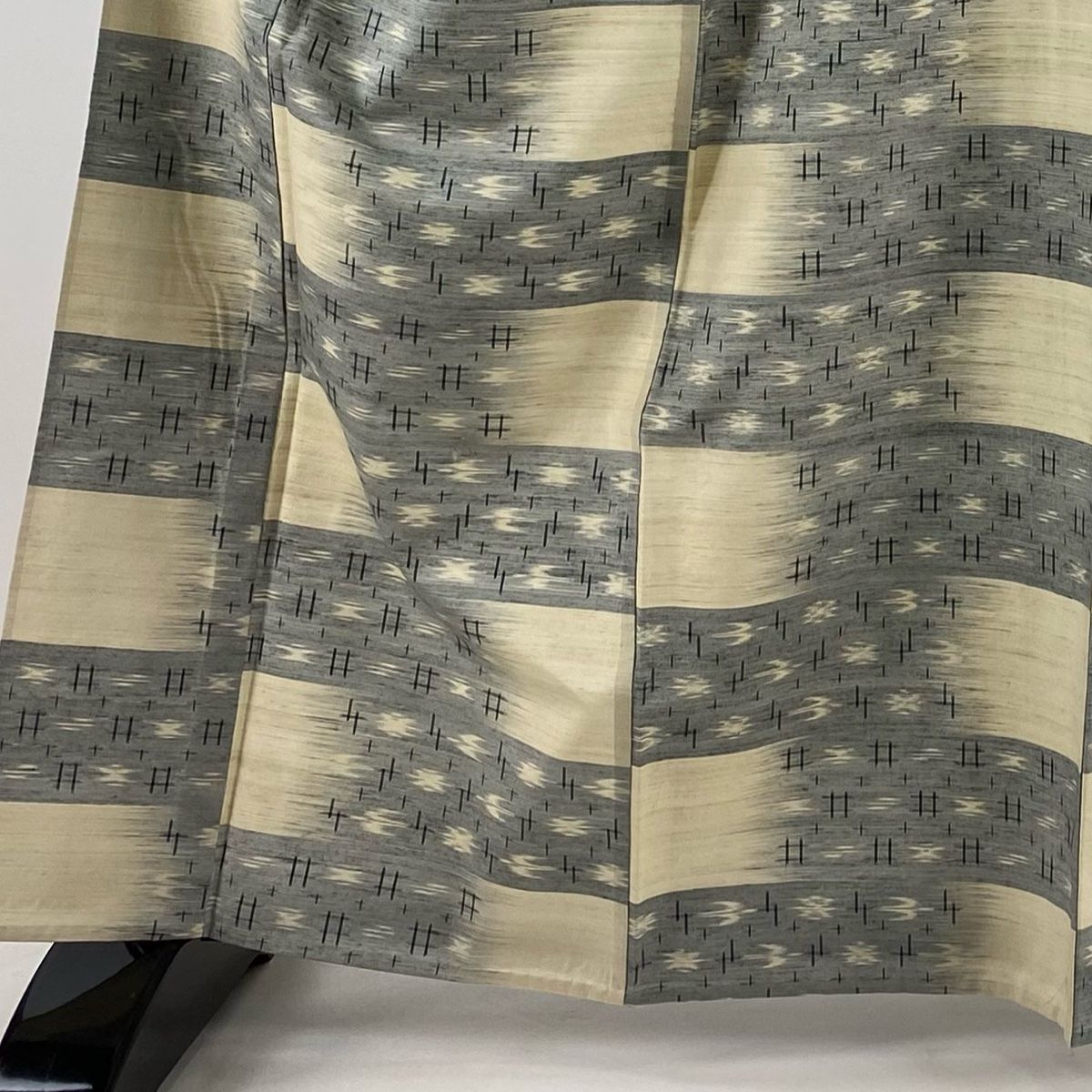 機能的 紬 身丈163.5cm 裄丈64cm M 単衣 井桁絣 燕 ベージュ 正絹 秀品