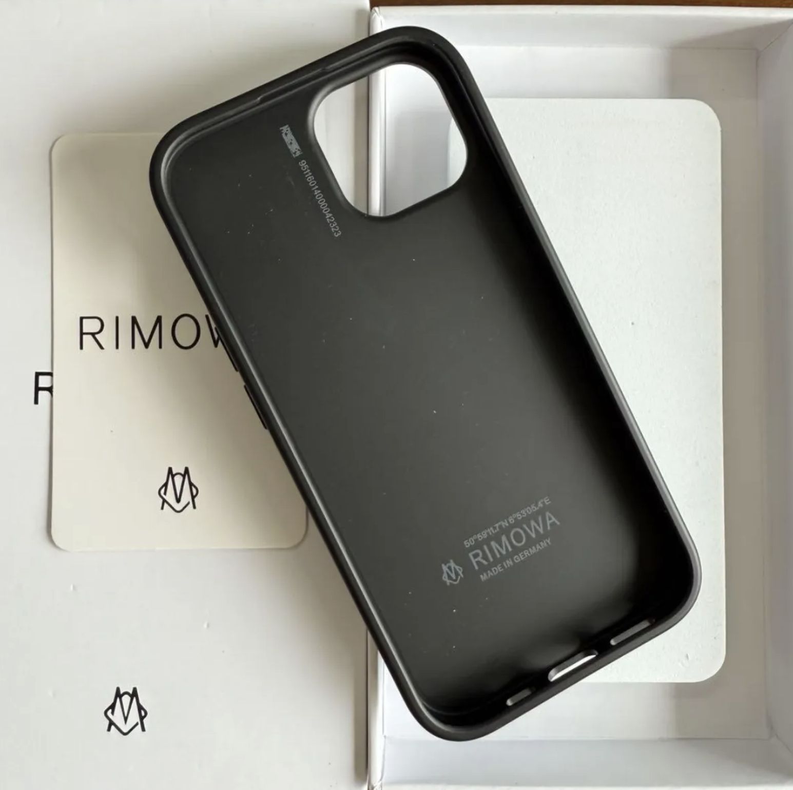 【人気急上昇】 新品/未使用/RIMOWA リモワ iPhone 15pro ケース ブラック iPhoneアクセサリー