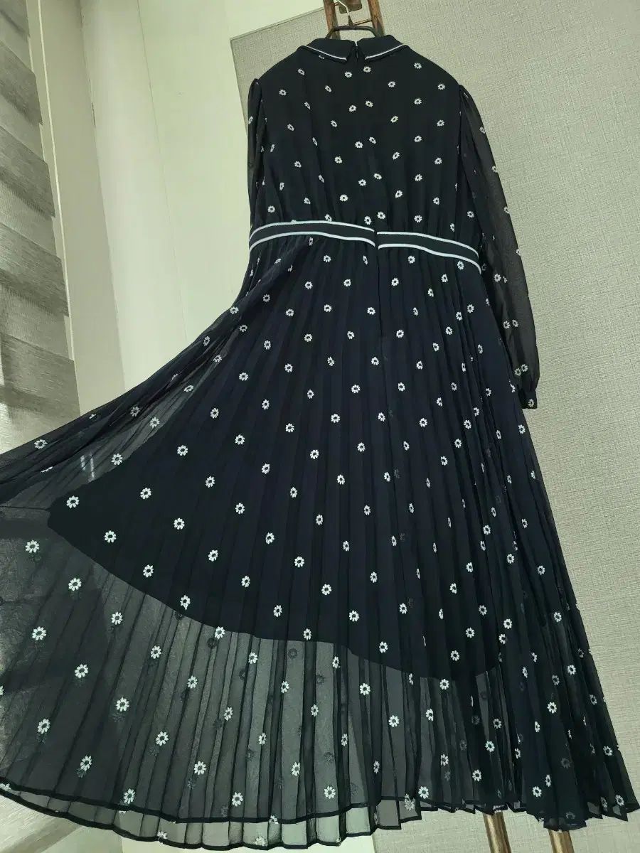 JILL STUART