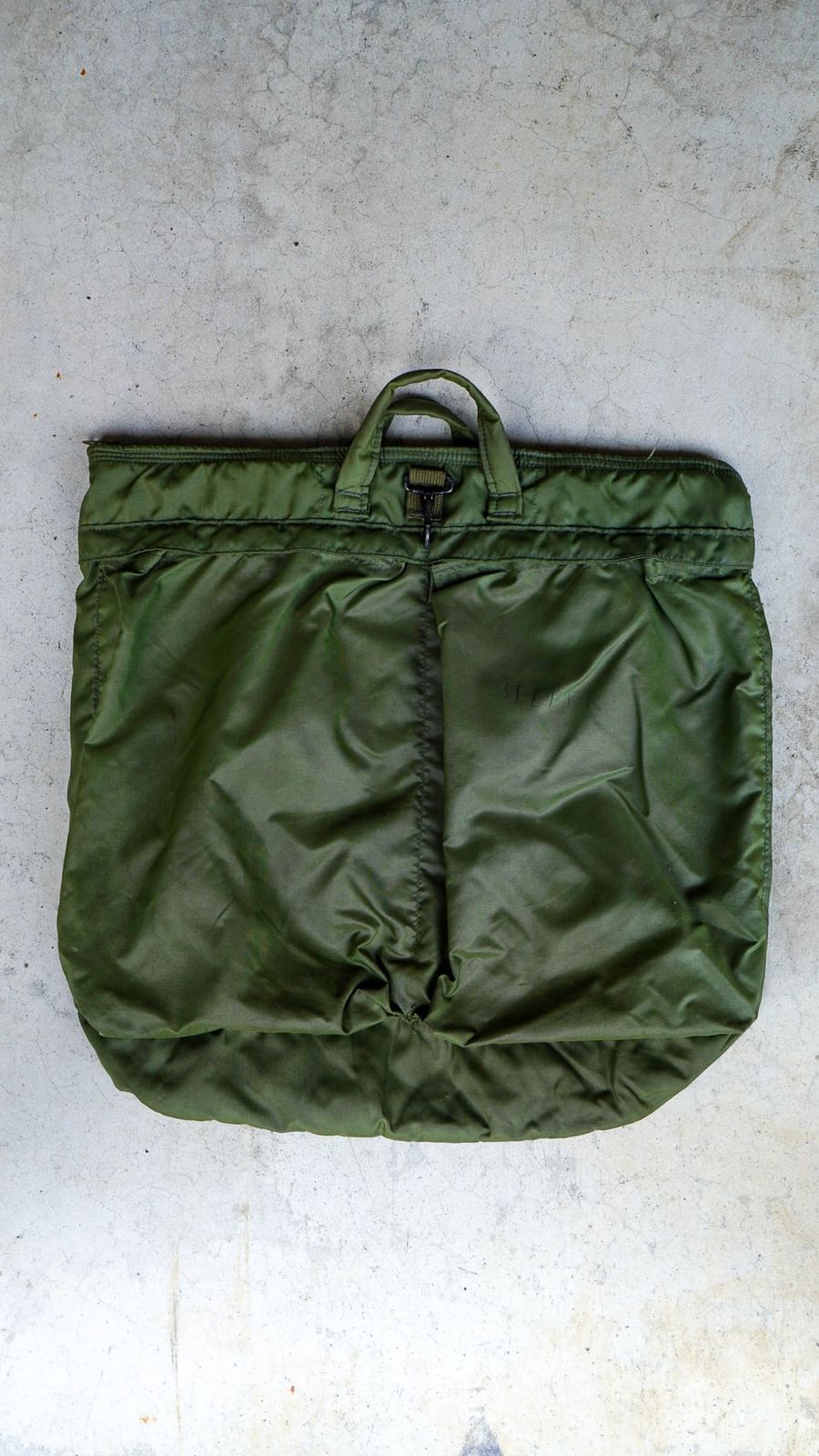 1985】米軍(アメリカ軍) ヘルメットバッグ ブラスジッパー 《US