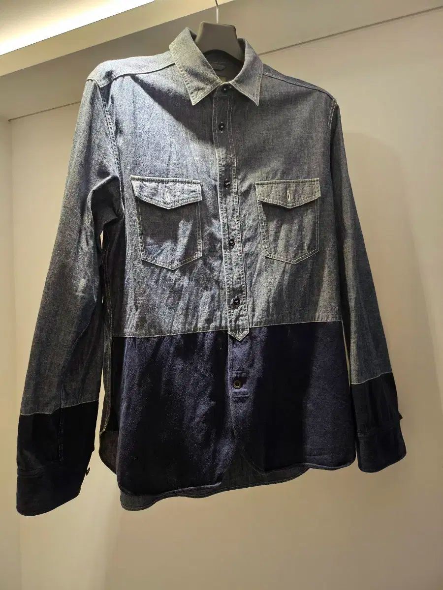 ナイジェル 炭素 Kボーン シャンブレー シャツ