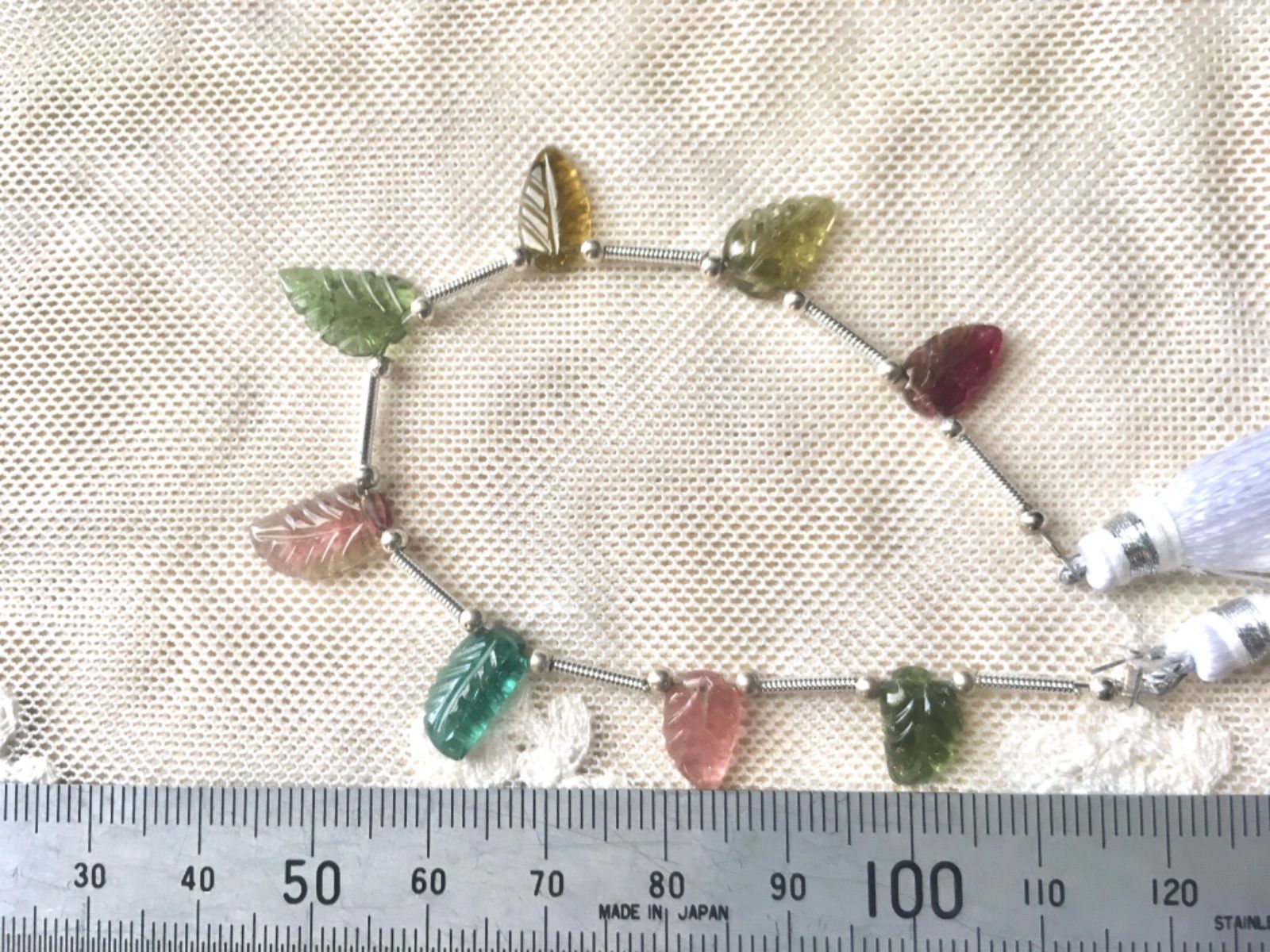 天然石ビーズ トルマリン カービング 葉っぱ