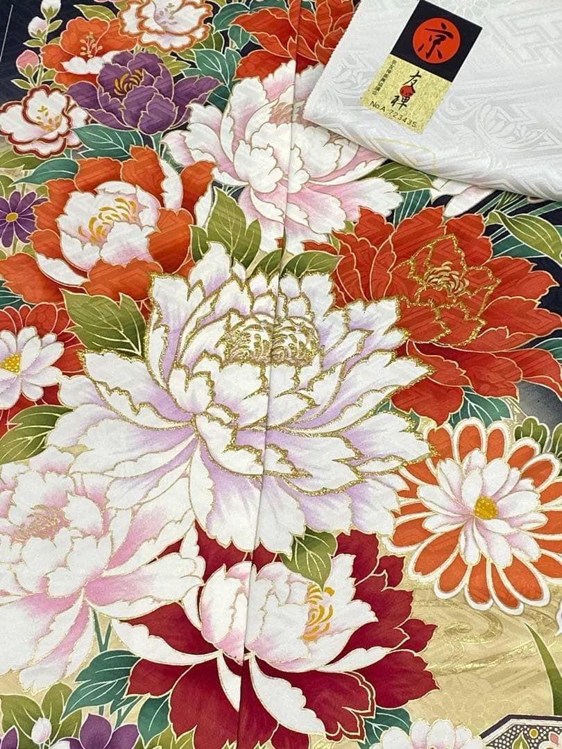 振袖 仮絵羽 京友禅 刺繍 金彩 紋意匠 薔薇 正絹 未仕立て品 八掛付き 振袖 仮絵羽 京友禅 銀通し 刺繍 金彩 紋意匠 薔薇 正絹 未仕立て品 八掛付