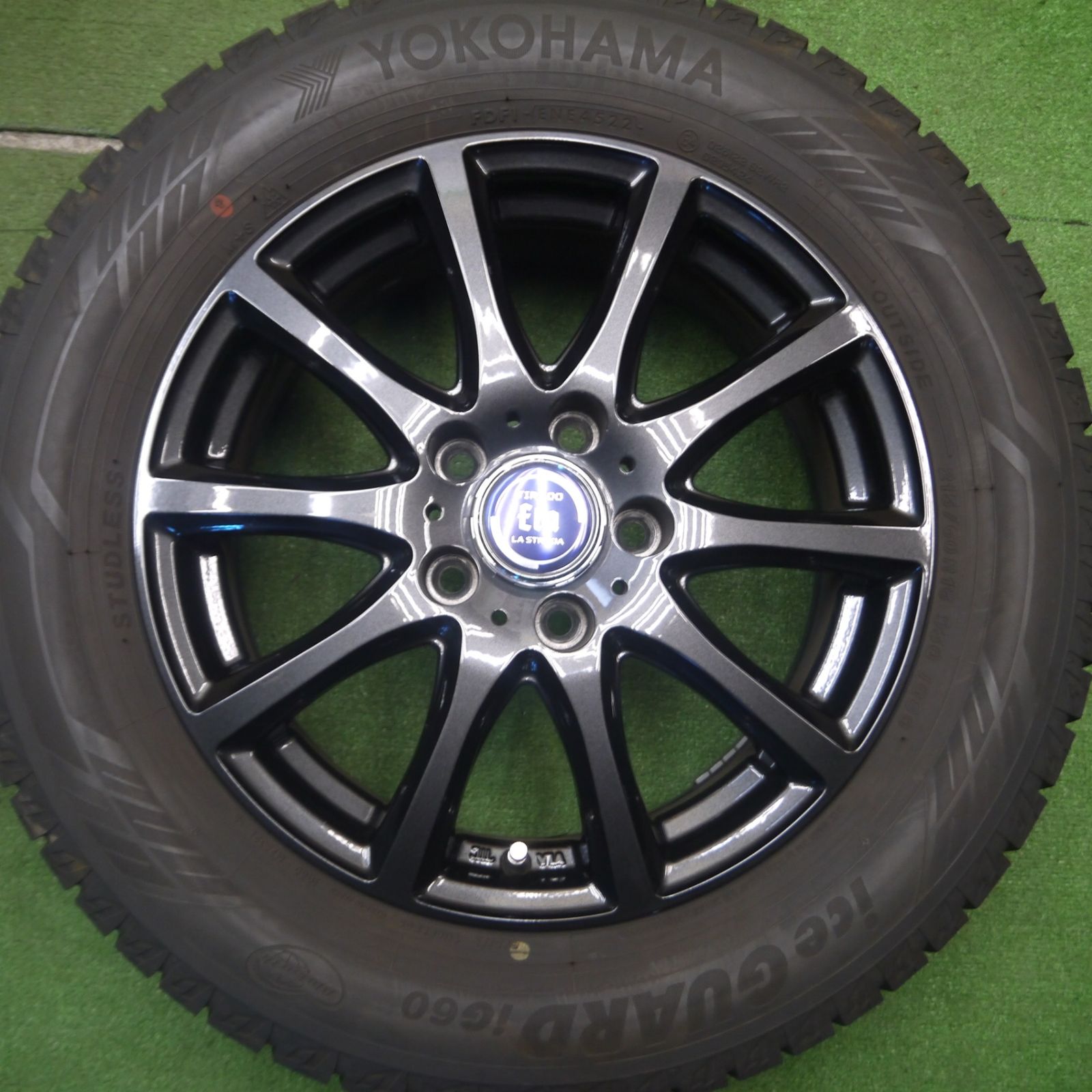 バリ溝✨スタッドレス 215/60R16