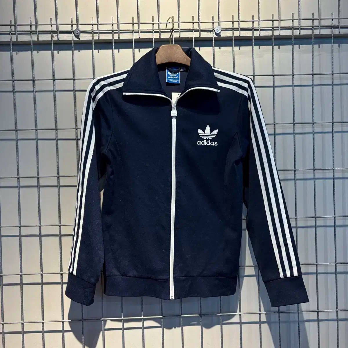 SJ adidas