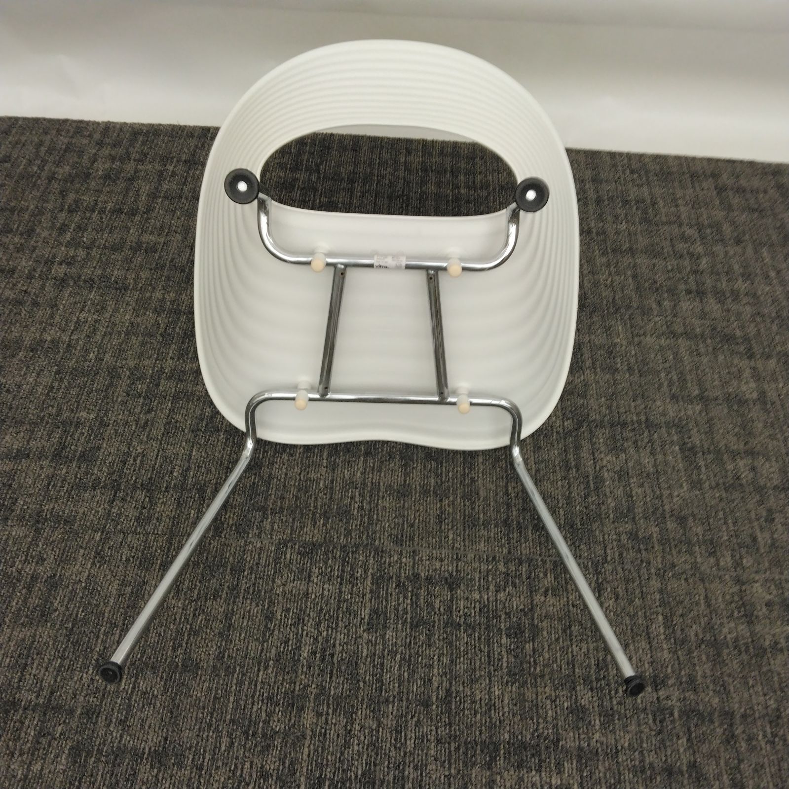 Vitra ミーティングチェア Tom Vac スタッキング ホワイト Miniatures Collection - Tom Vac Chair | Official Vitra