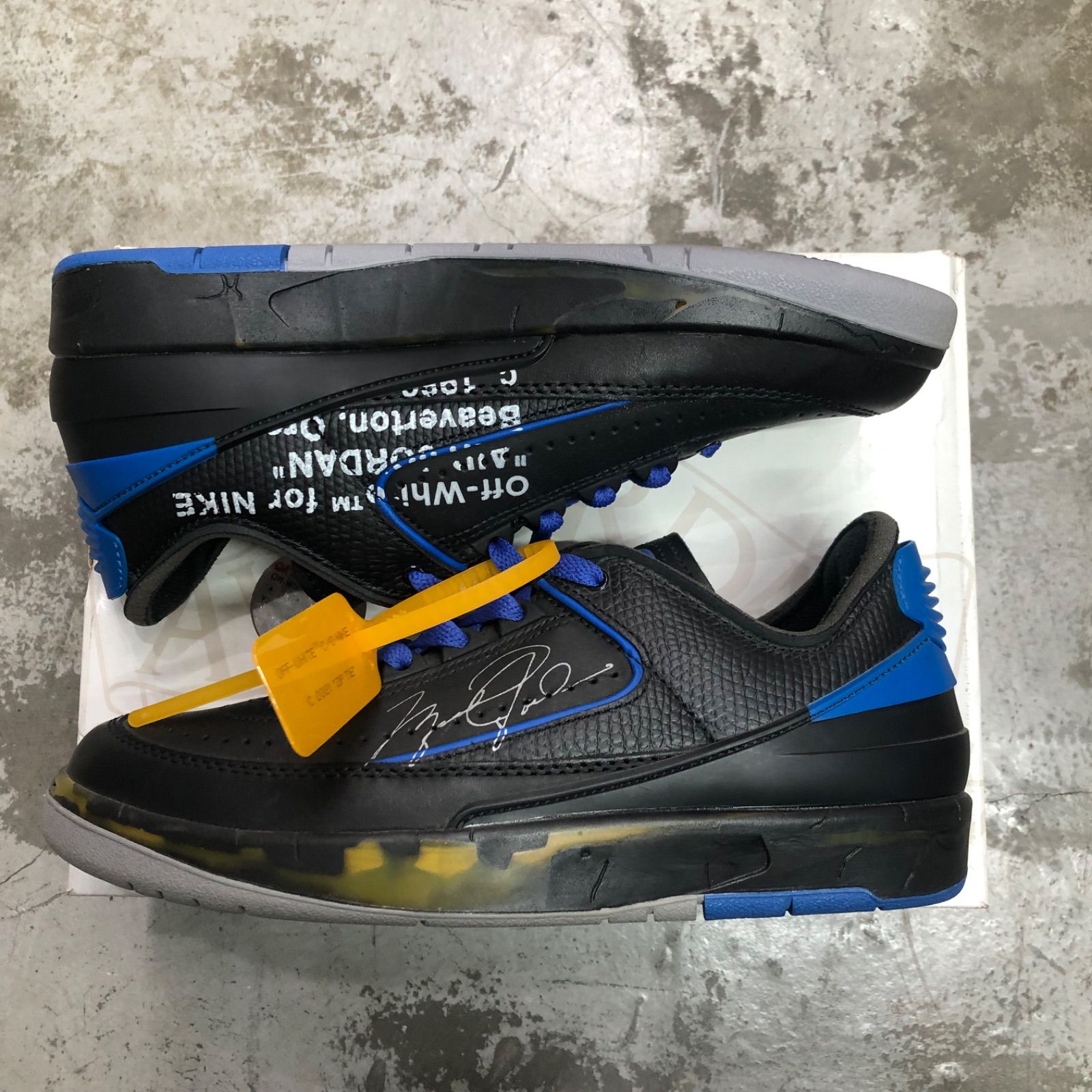 Off-White NIKE Air Jordan 2 Low Black and Varsity Royal コラボ 