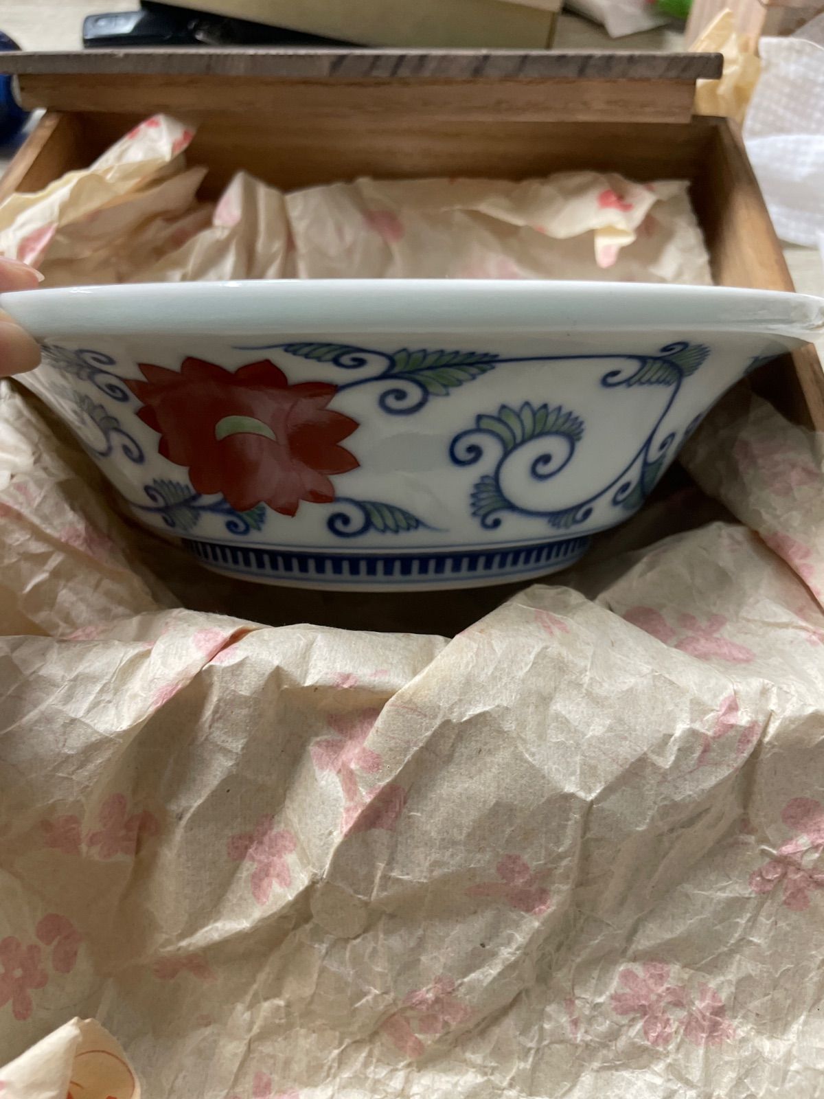 送料無料　人間国宝『今泉今右衛門』作　色鍋島錦花絵皿　径22ｃｍ　共箱　本物保証 送料無料 人間国宝『今泉今右衛門』作 色鍋島錦花絵皿 径22cm