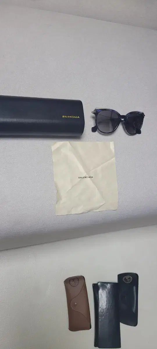 BALENCIAGA