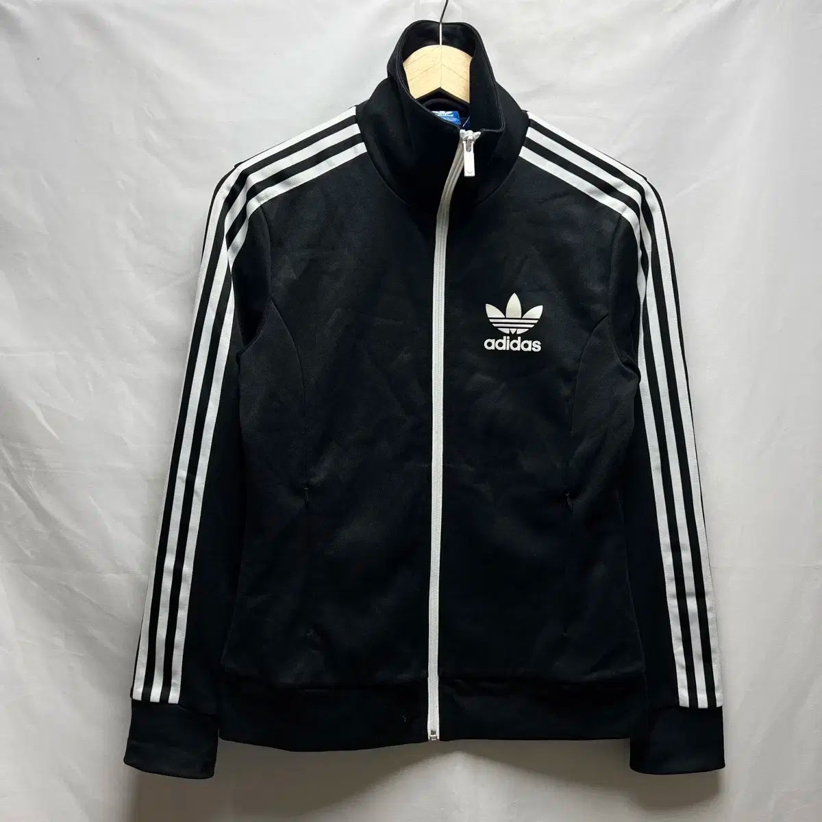 adidas ナイロンジャケット プレミアム トラックトップ
