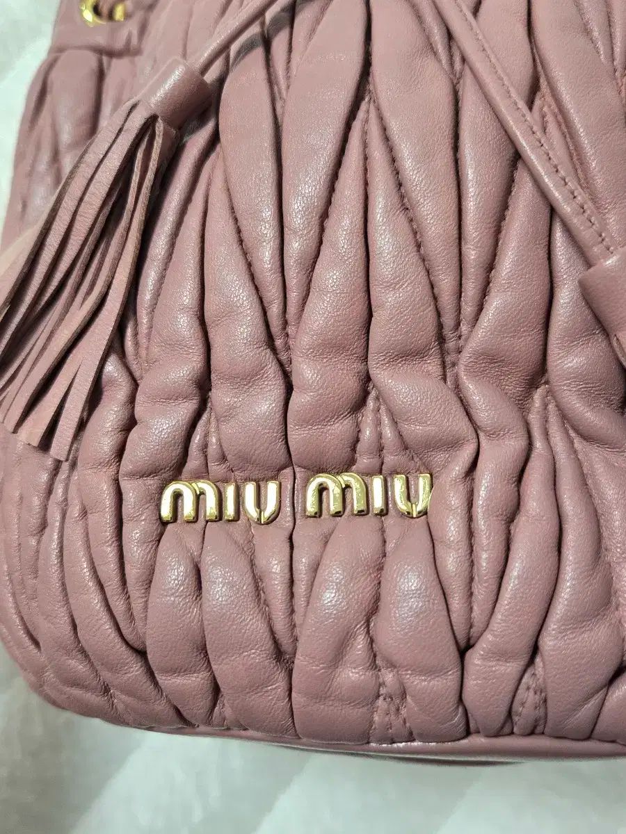 MIU MIU ミュウミュウ マトラッセ バケットバッグ オーキッドピンク DECORATOM_COM_BR