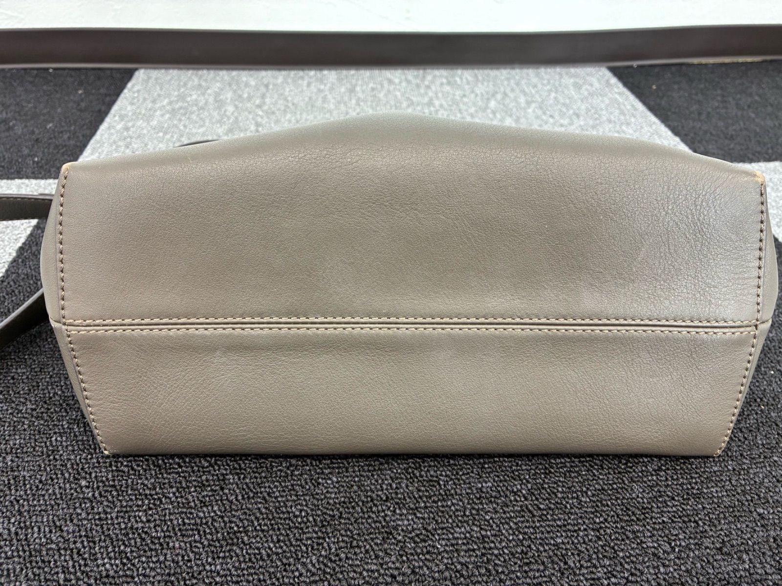 ⭐︎最終値下げ FENDI フェンディ バイザウェイ ミディアム グレージュ ⭐︎最終値下げ FENDI フェンディ バイザウェイ ミディアム グレージュ