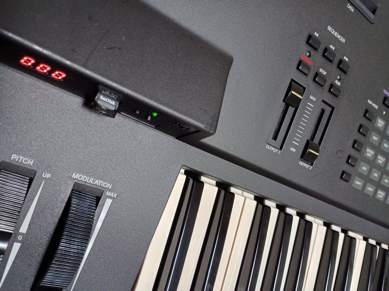 ? YAMAHA SY85|デジタルシンセサイザー|USBドライブ換装済 整備済 ハードケース付