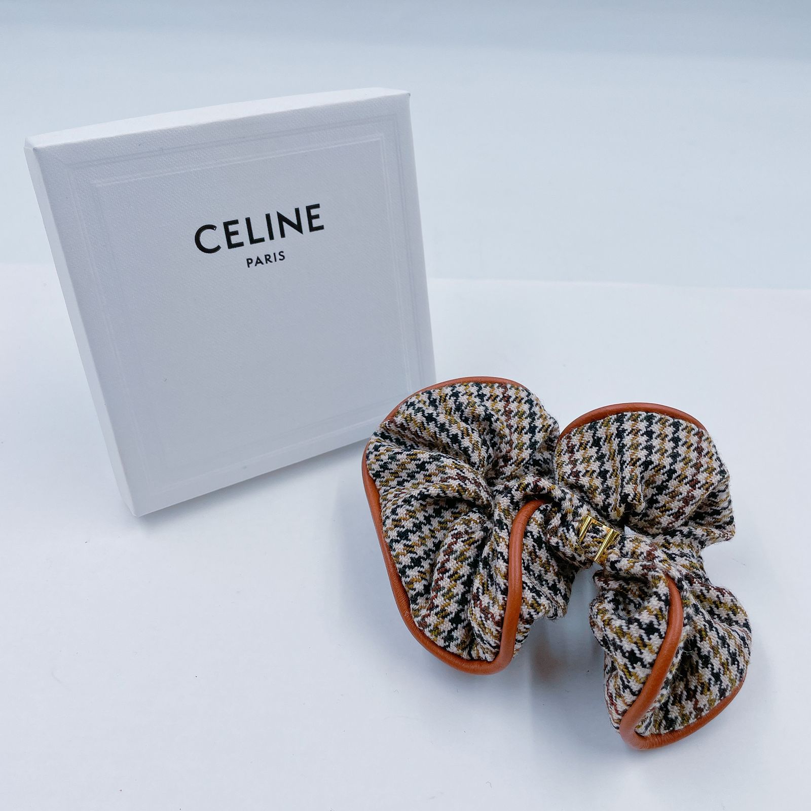 CELINE セリーヌ シュシュ ヘアゴム トリオンフロゴ付きヘアアクセサリー レディース ファブリック |レザー 千鳥格子 マルチカラー 新古品