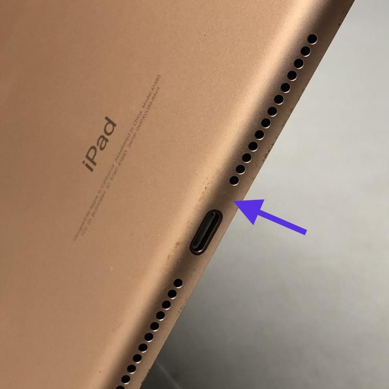 Apple iPad A1893 ゴールド 本体 32GB Wi-Fiモデル Apple iPad (6th Generation) A1893 32 GB, Wi-Fi, 9.7 in