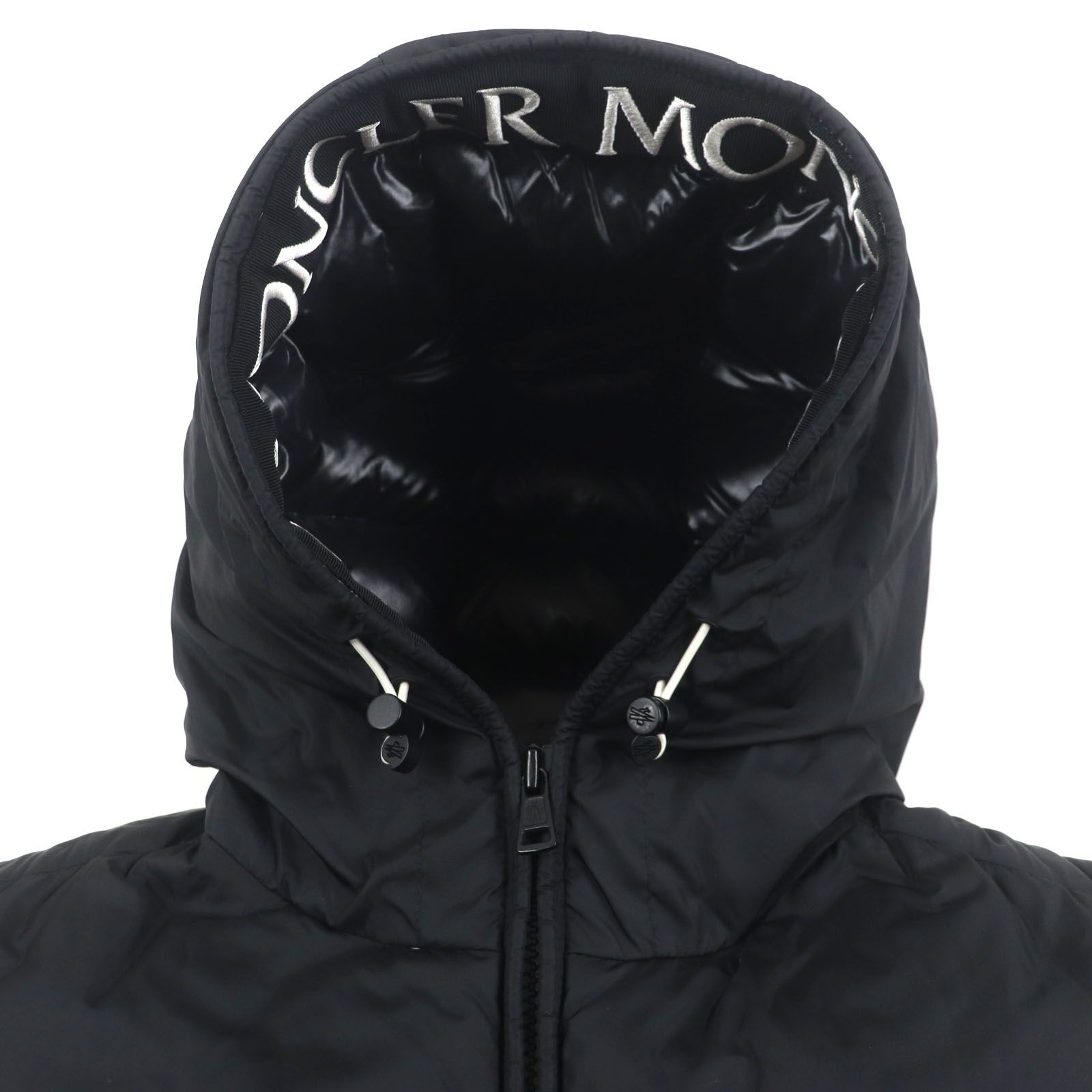 美品　MONCLER ブラック ダウンコート　フードつき MONCLER 黒 フード付きダウンジャケット 美品！MONCLER フード付き