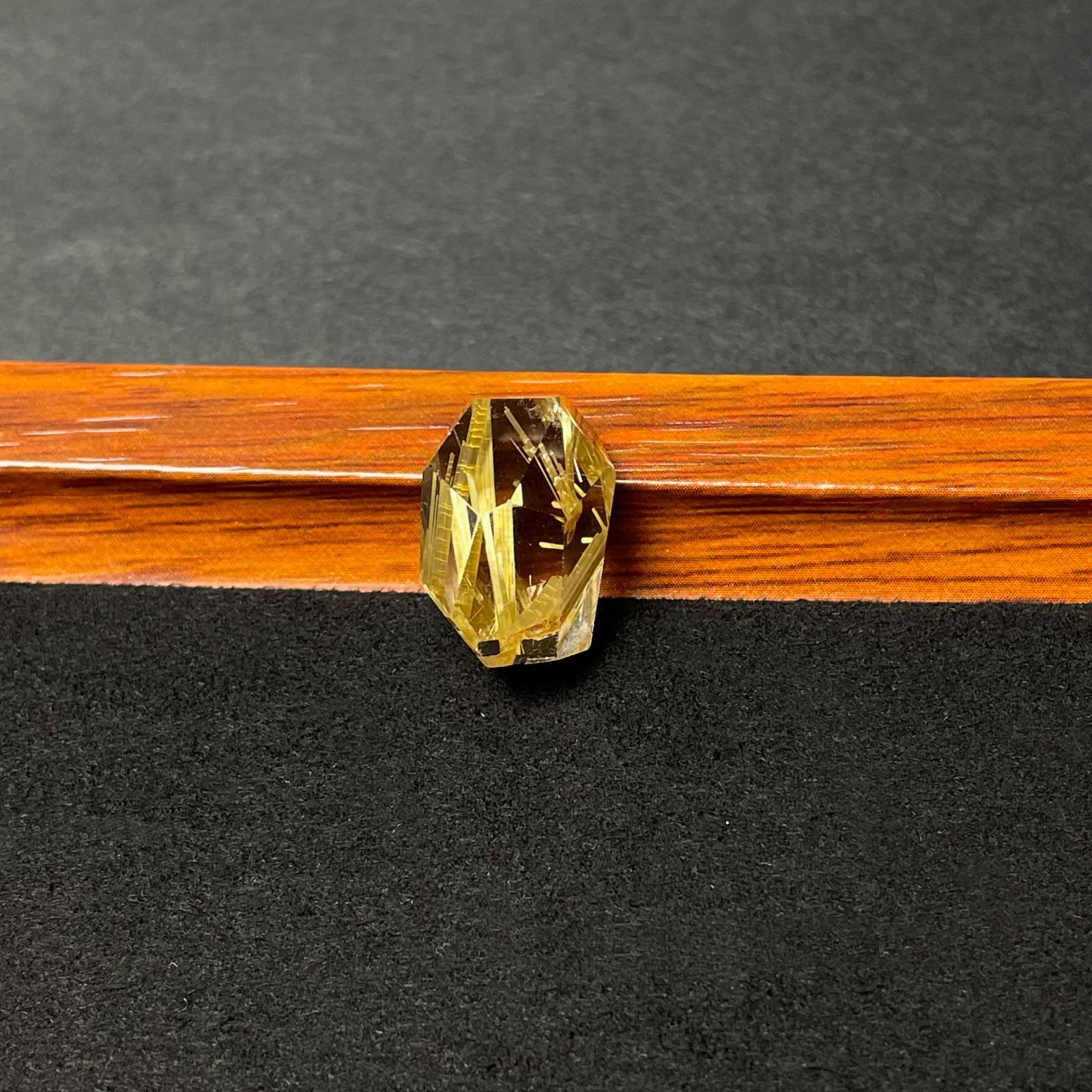 上級 EU製 黄金タイチンルチル パワーストーン アクセサリー 天然石 原石 金運 お守り プレゼント1 17.2*12.4*12.2mm ZZ1549