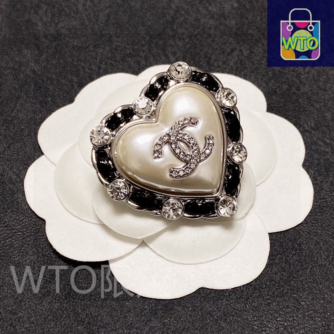 【CHANEL】25A ハートモチーフでキュートに◎シャネル ブローチ CHANEL - 新品未使用 シャネル ブローチ パール×ハート ccロゴ