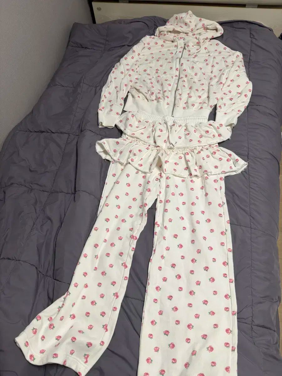 花柄 ジップアップパーカー