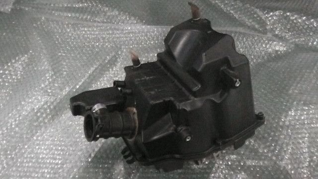 GSX-R125　DL33B-101　の　エアクリーナーボックス:#1721868475
