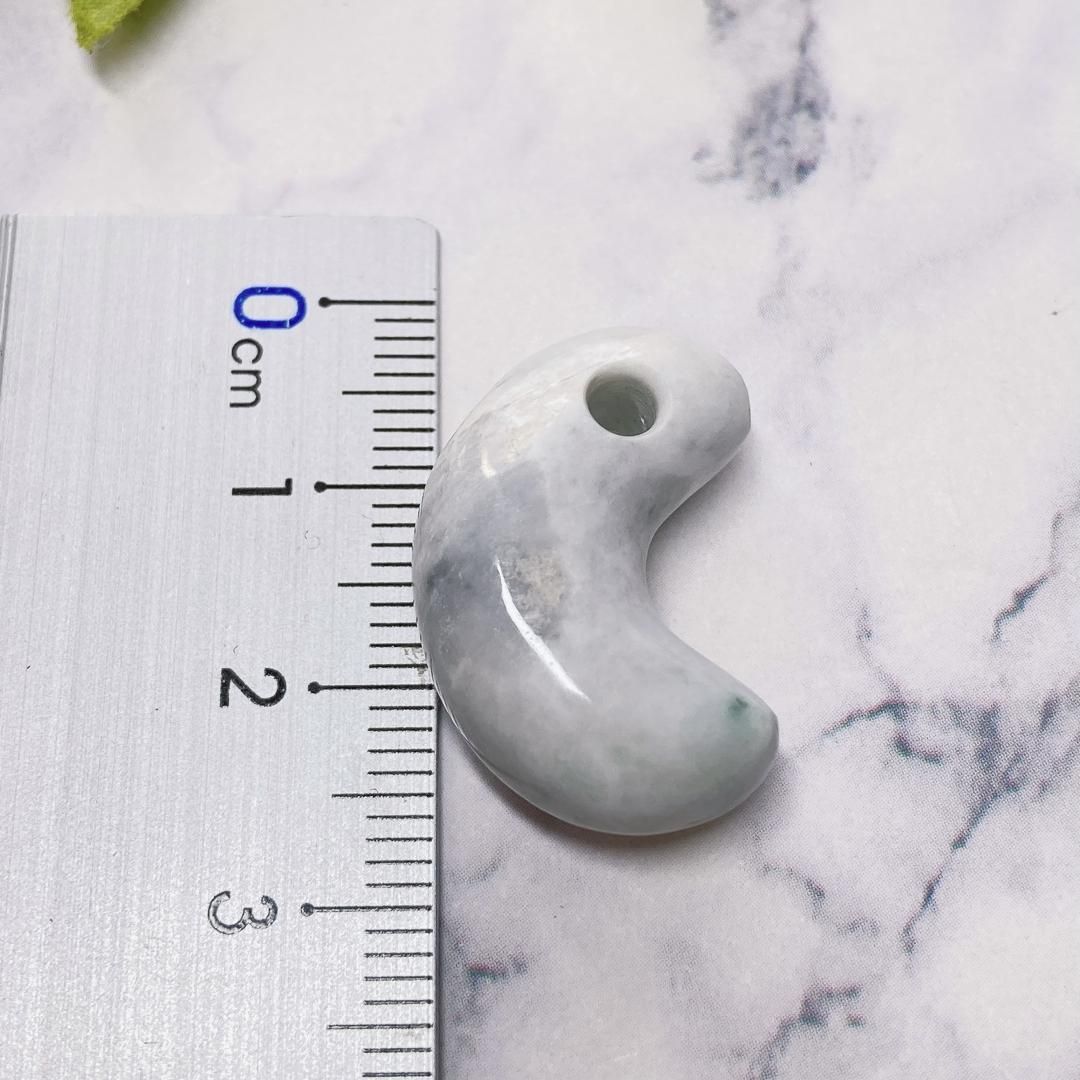 E4083】国産?糸魚川＊勾玉＊翡翠＊ペンダント Magatama Jade Pendant