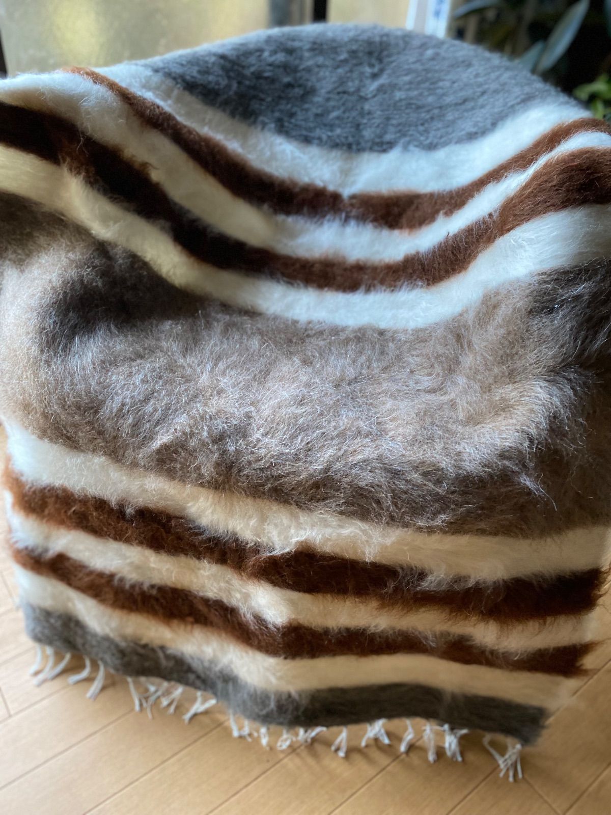 トルコ発 の為再々入荷 在庫2点のみ 4色のアンゴラヤギのモヘアで織られ手織りの毛布シイルトバッタニィエ 現地より卸売販売当店のみのサイズと質とお値段 椅子やソファやテーブルにも キャンプや車にも1枚あると超便利