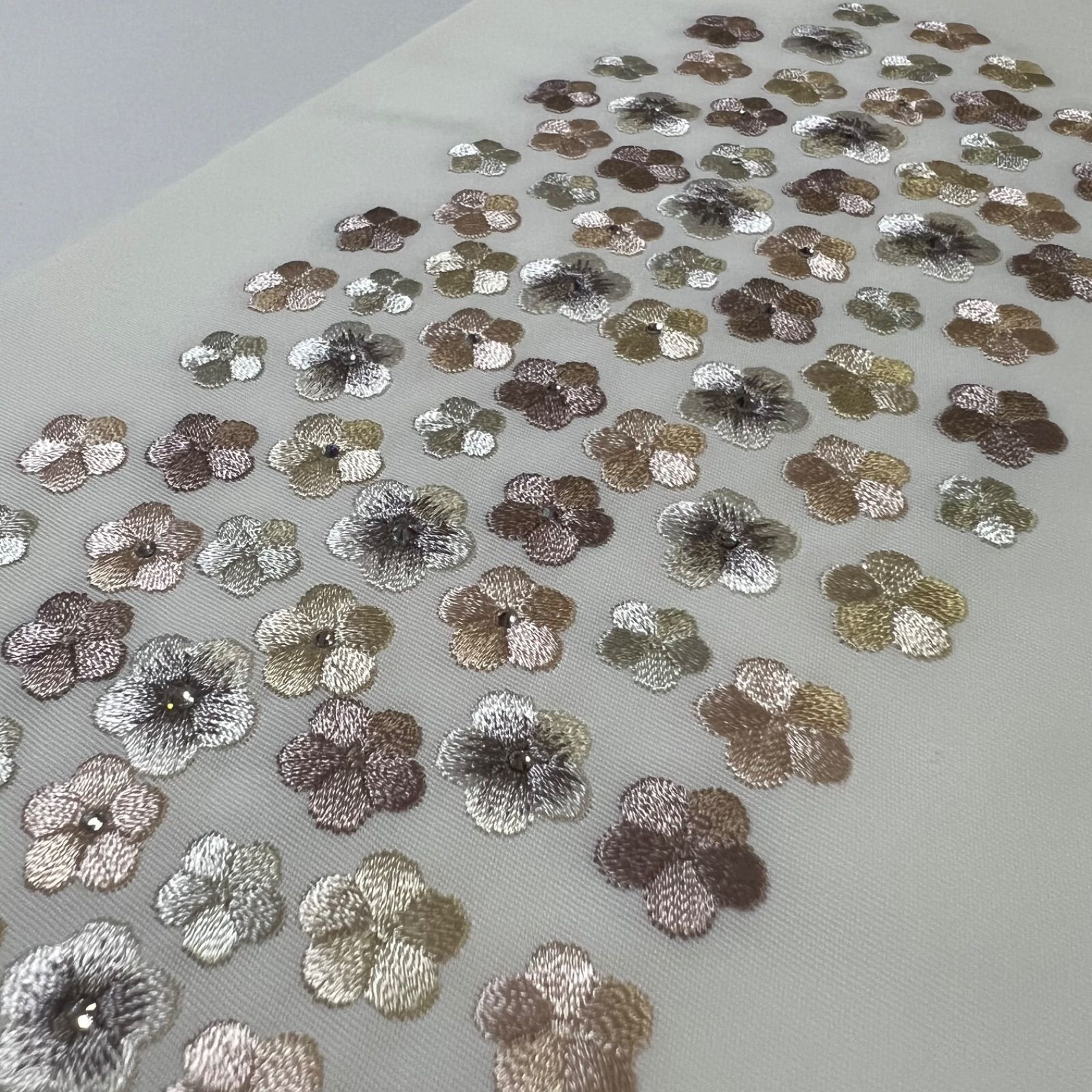 L013 刺繍半衿 白 ベージュ 桜 ラインストーン